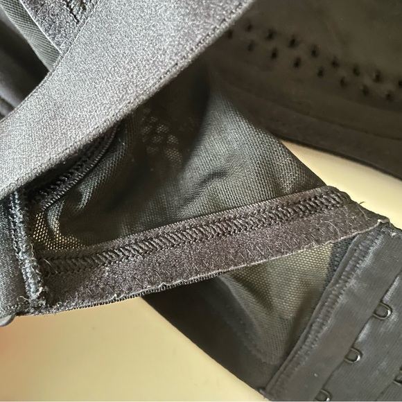 Livi Active by Lane Bryant Molded No Wire Mesh Back Sports Bra - Picture 6 of 7